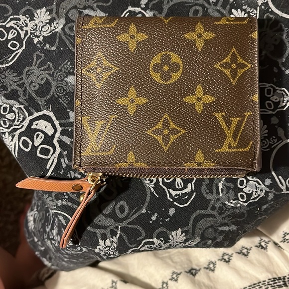 Louis Vuitton Wallet MAKE OFFER - Picture 2 of 11